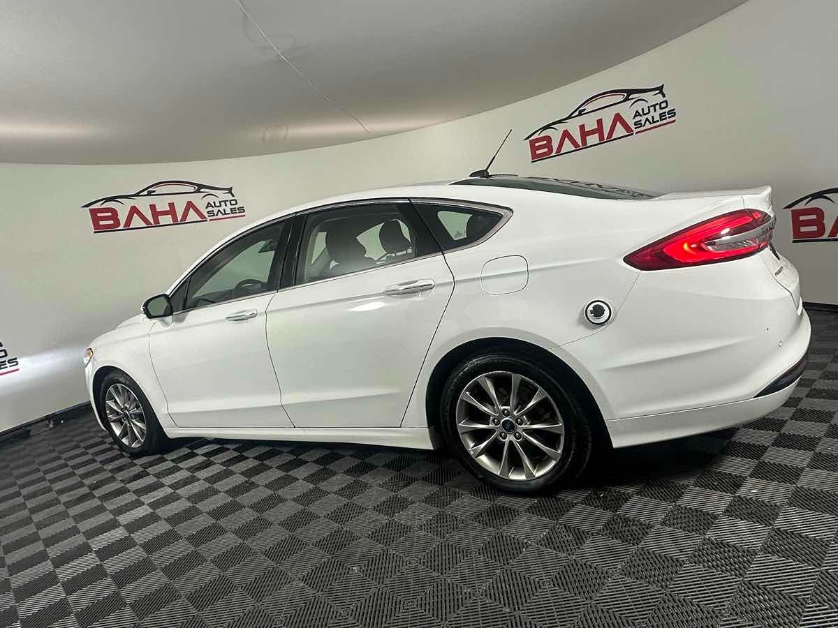 2017 Ford Fusion Hybrid SE photo 4