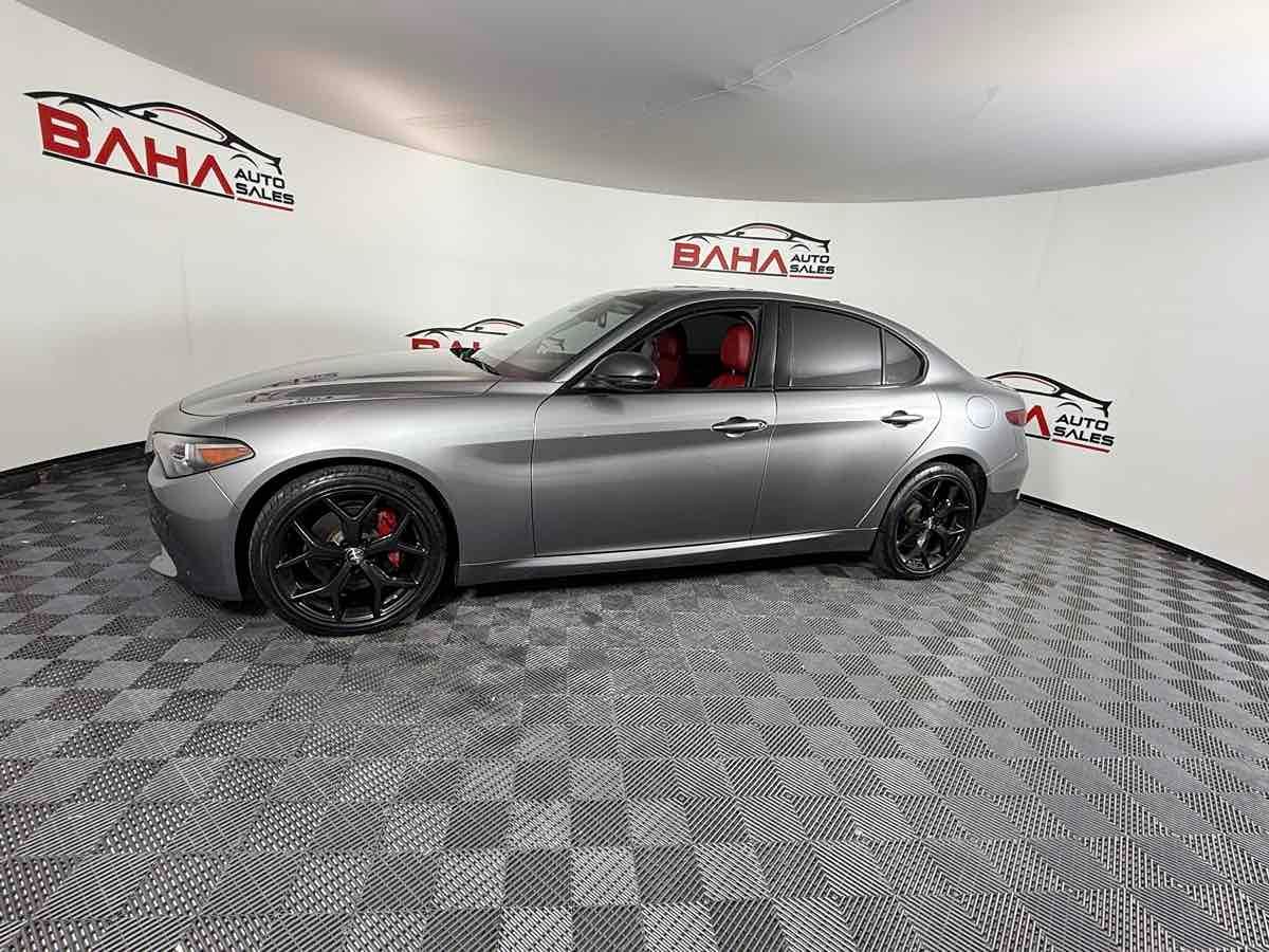 2020 Alfa Romeo Giulia Ti photo 3