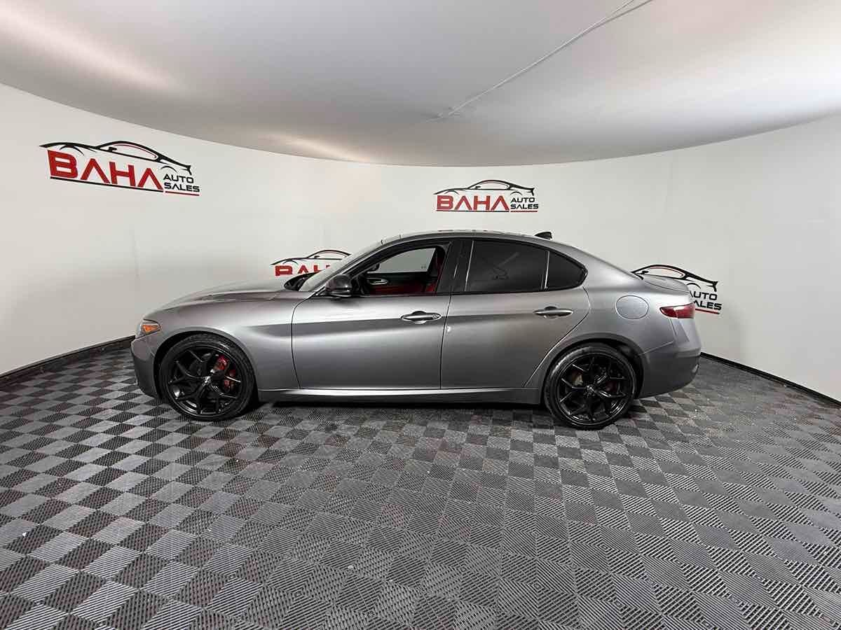 2020 Alfa Romeo Giulia Ti photo 4