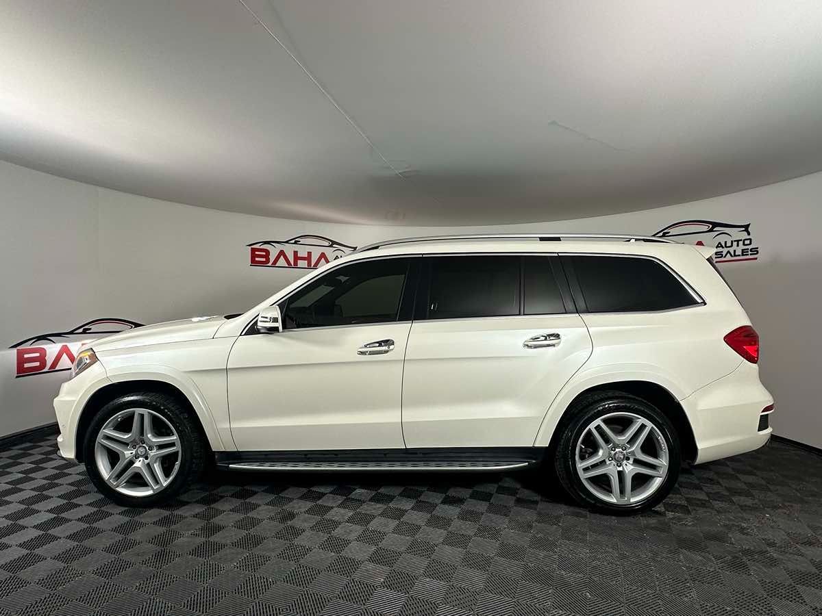 2015 Mercedes Benz GL 550 photo 2