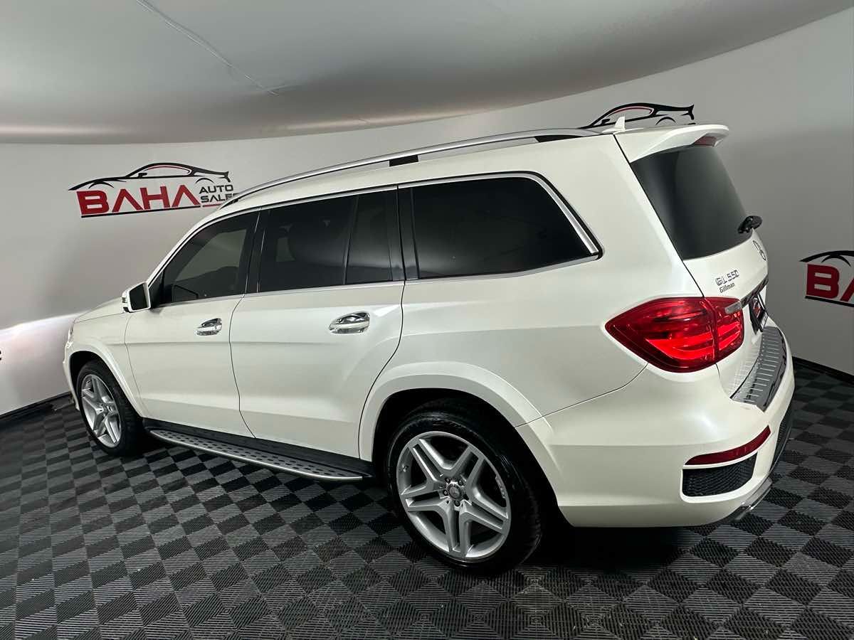 2015 Mercedes Benz GL 550 photo 3