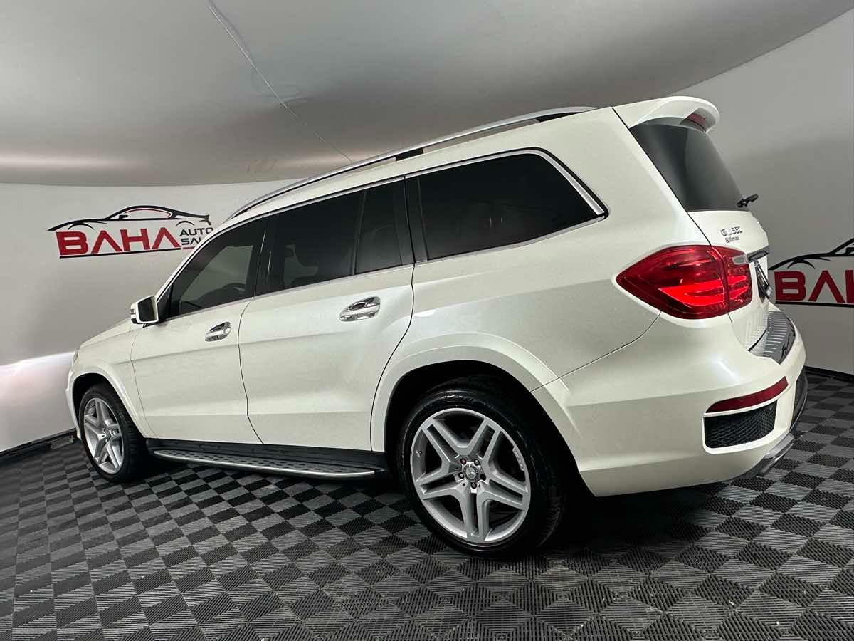 2015 Mercedes Benz GL 550 photo 4