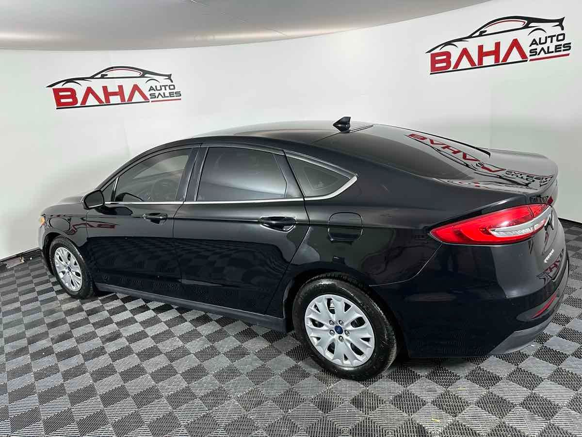 2020 Ford Fusion S photo 4