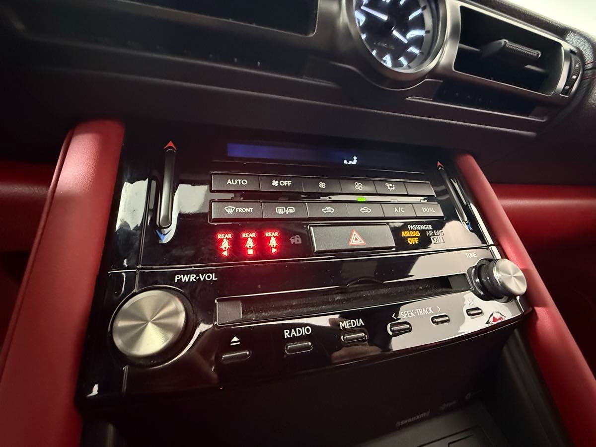 2024 Lexus IS 350 F SPORT - Photo 31