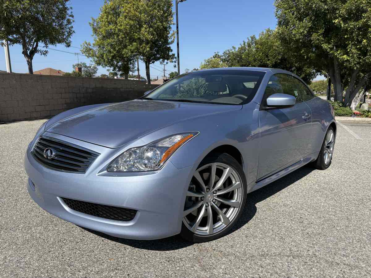 2009 Infiniti G37 Convertible Base photo 3