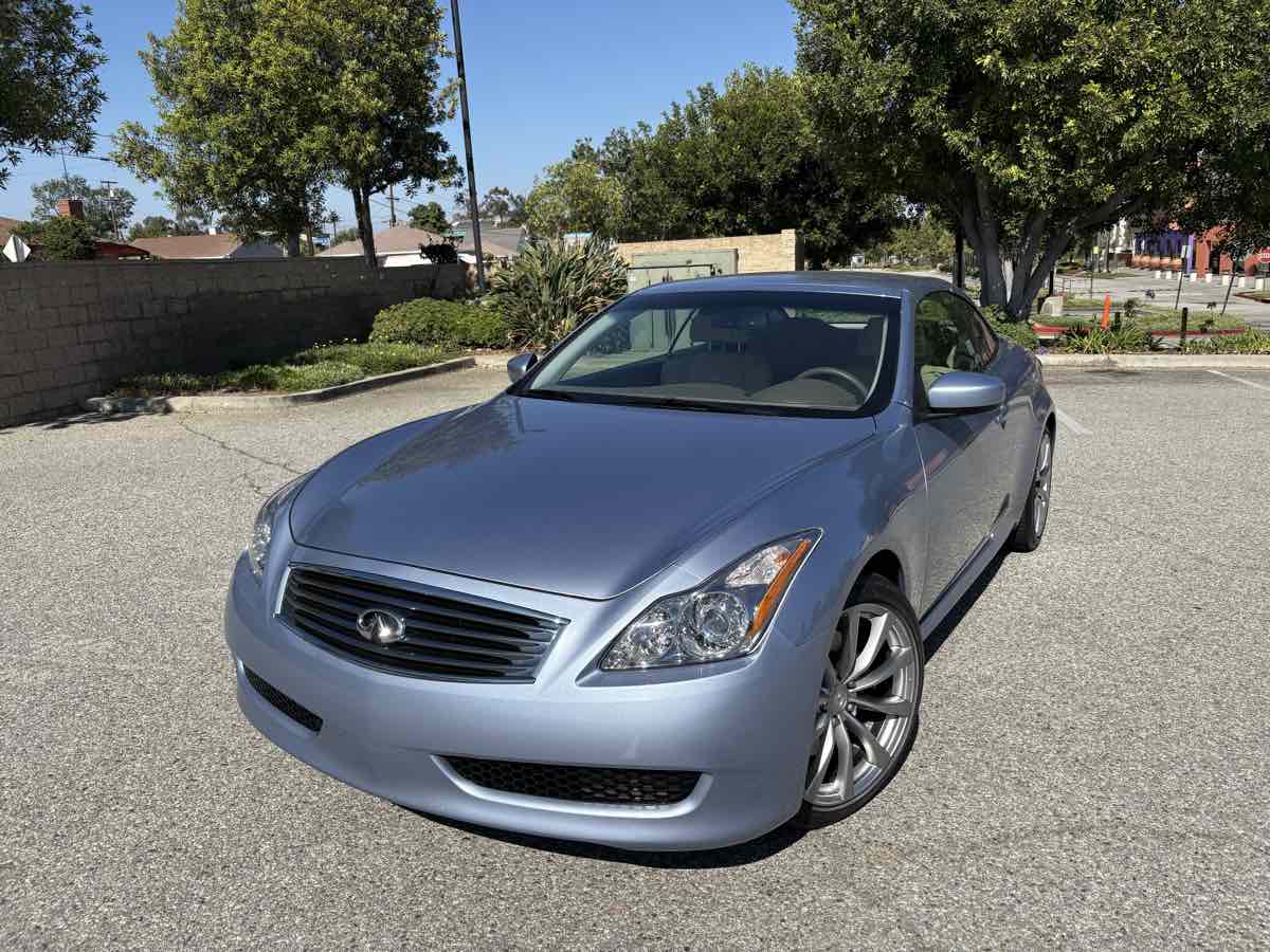 2009 Infiniti G37 Convertible Base photo 4