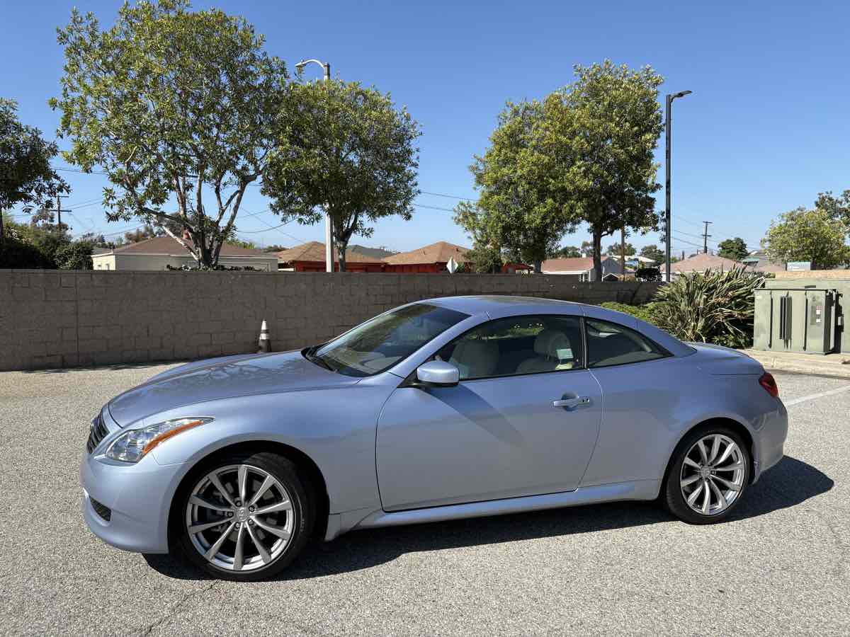 2009 Infiniti G37 Convertible Base photo 8