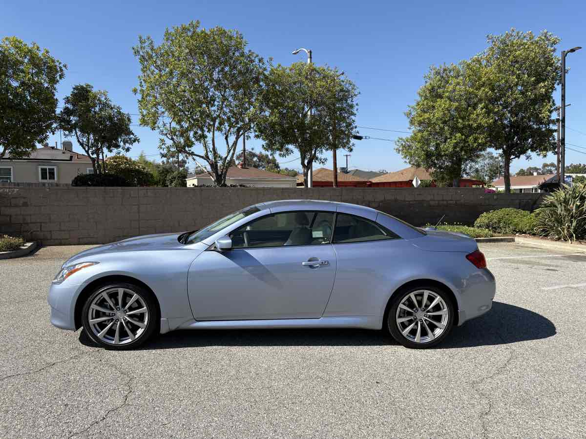 2009 Infiniti G37 Convertible Base photo 9