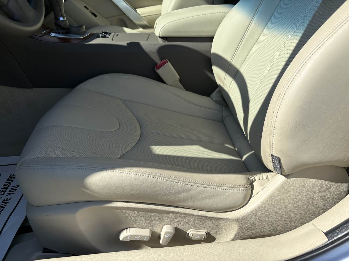 2009 Infiniti G37 Convertible Base photo 16