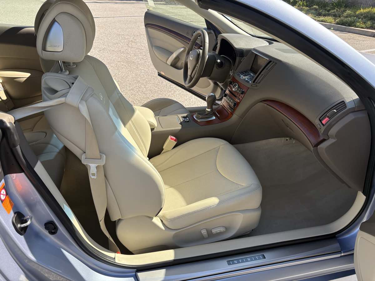 2009 Infiniti G37 Convertible Base photo 28