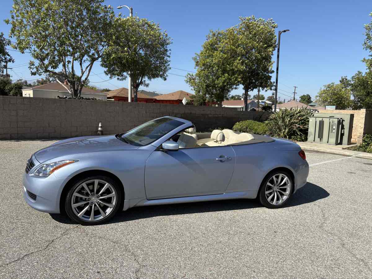 2009 Infiniti G37 Convertible Base photo 36