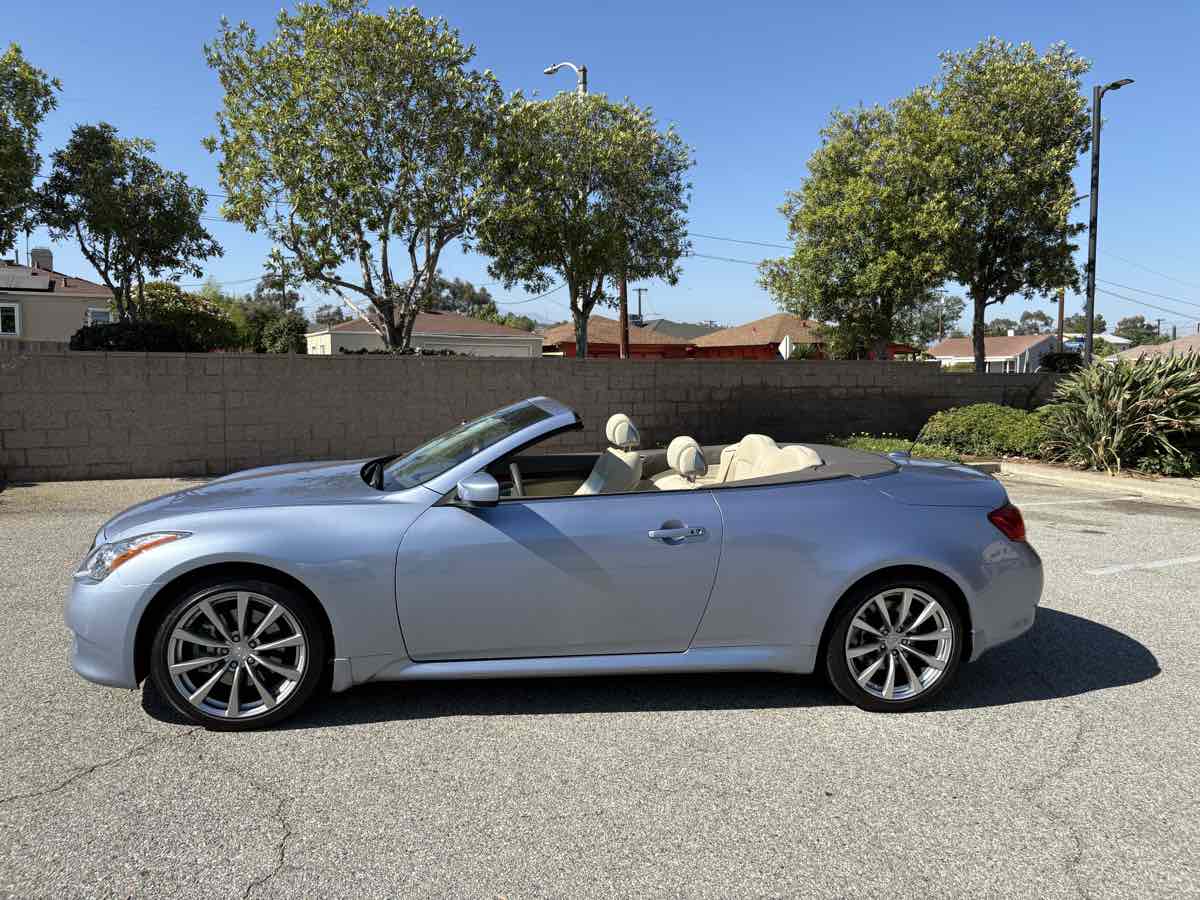 2009 Infiniti G37 Convertible Base photo 37