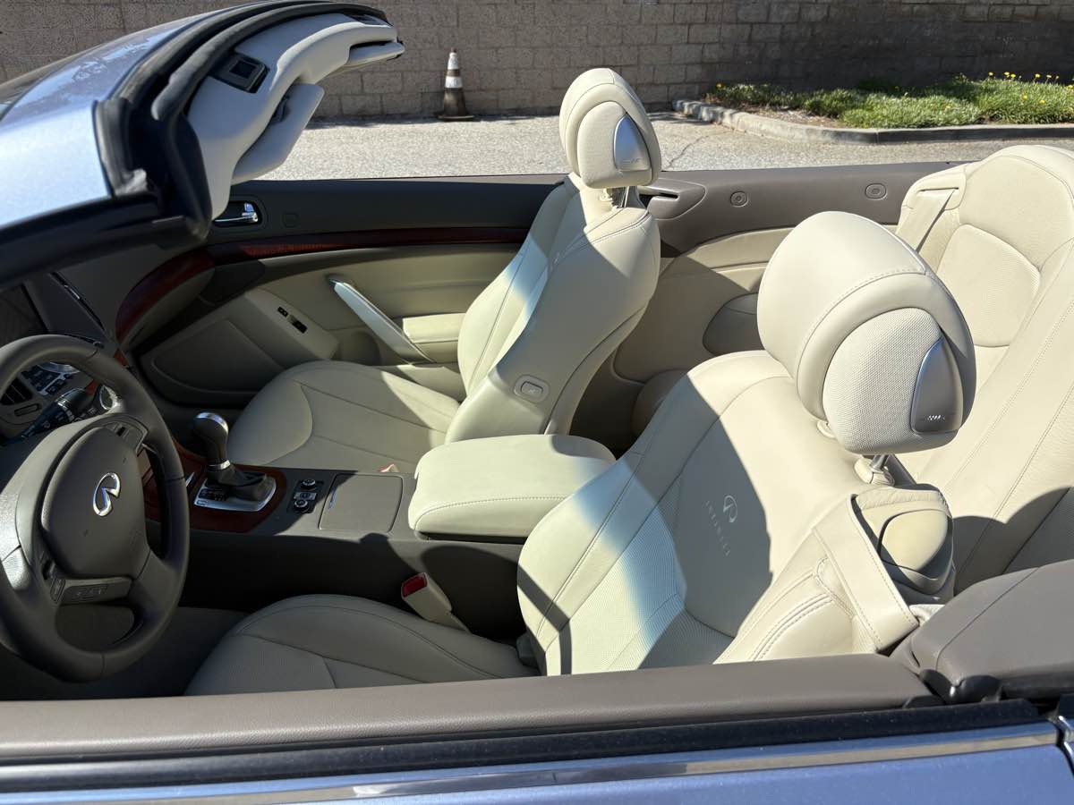 2009 Infiniti G37 Convertible Base photo 42