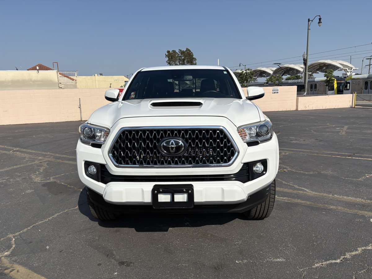 2019 Toyota Tacoma TRD Sport photo 2