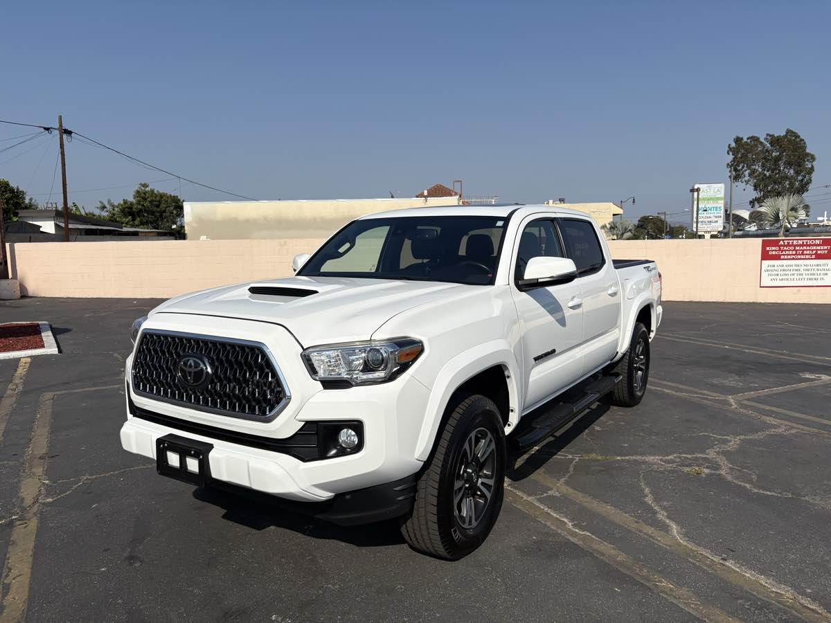 2019 Toyota Tacoma TRD Sport photo 4