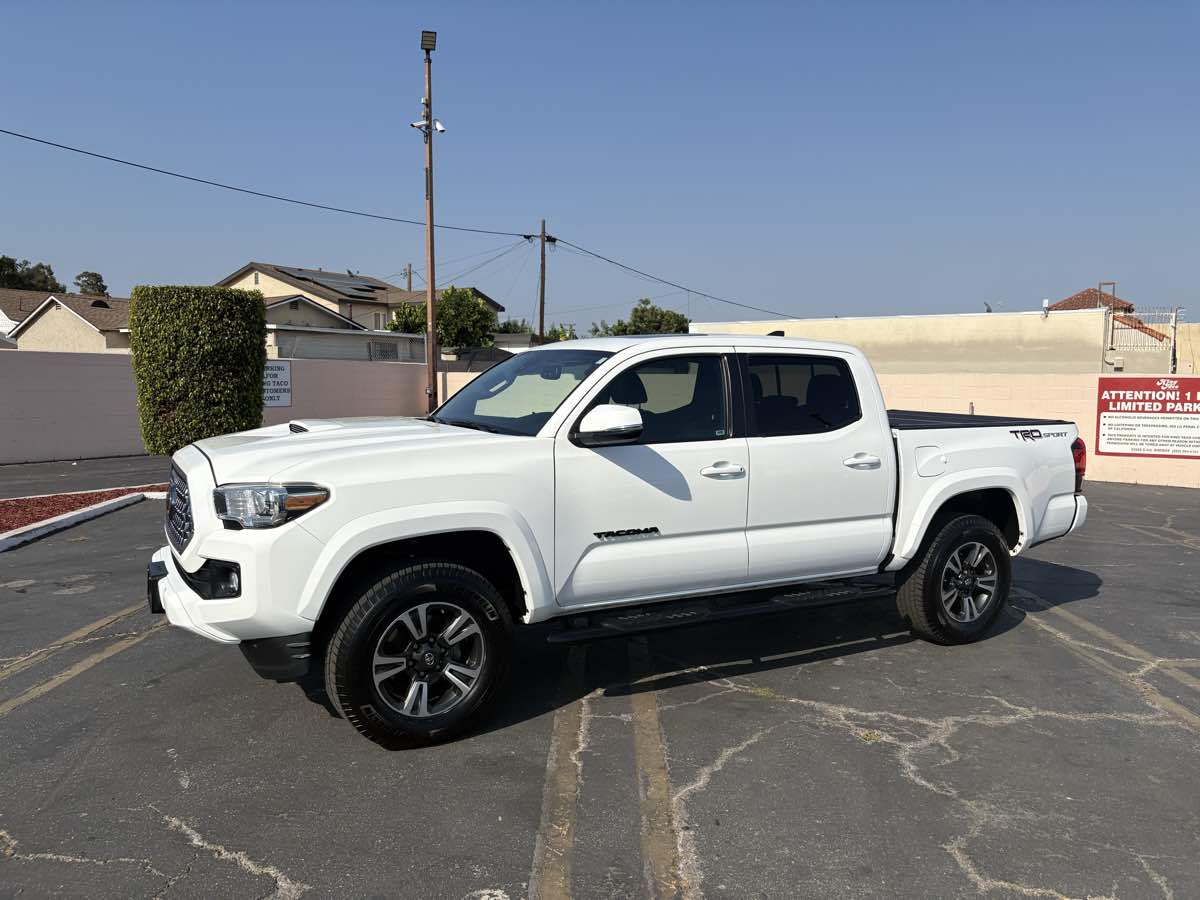 2019 Toyota Tacoma TRD Sport photo 6
