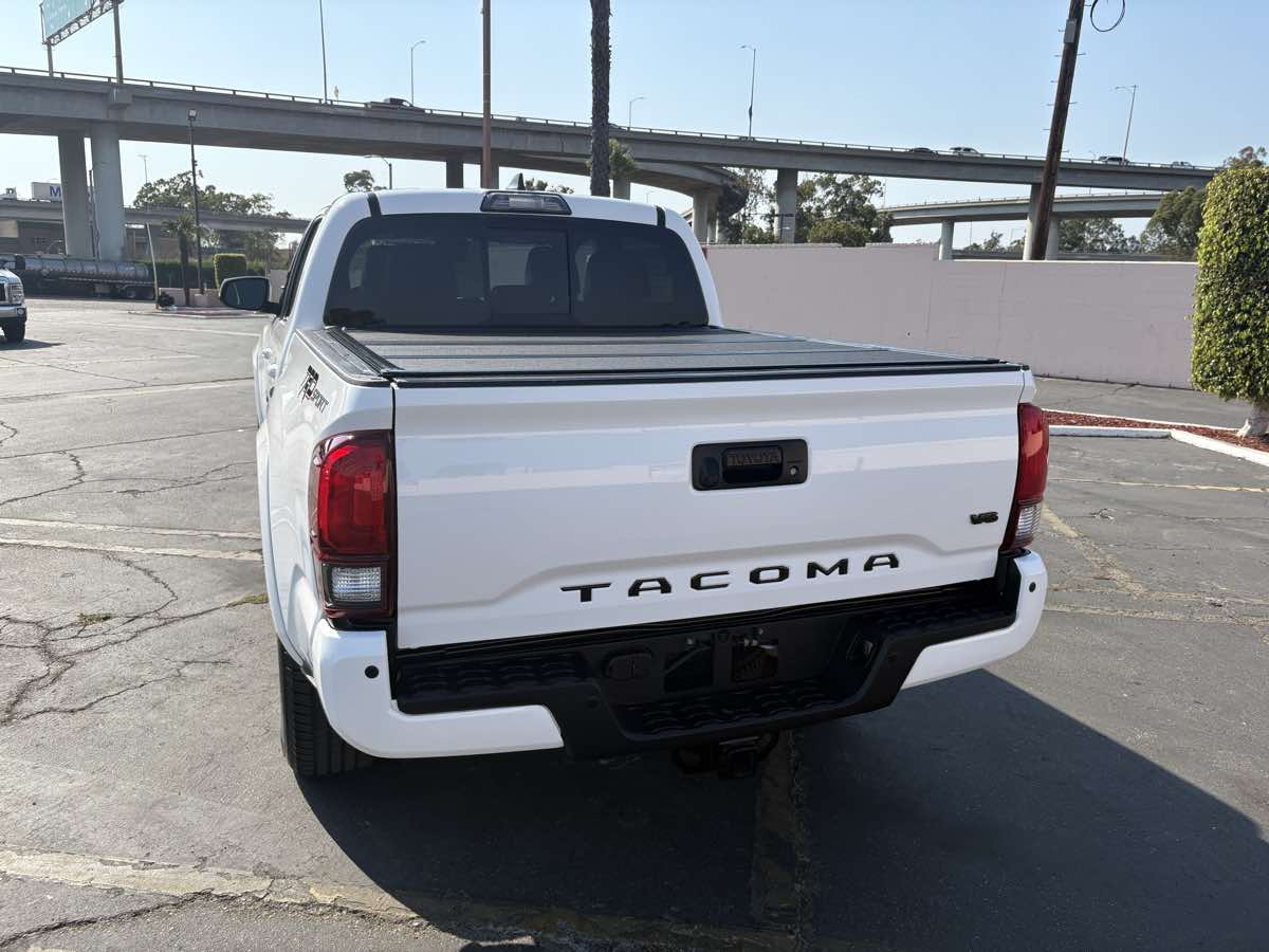 2019 Toyota Tacoma TRD Sport photo 9