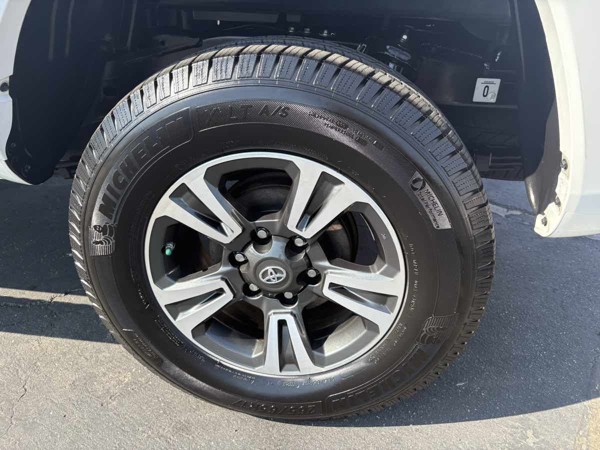 2019 Toyota Tacoma TRD Sport photo 12