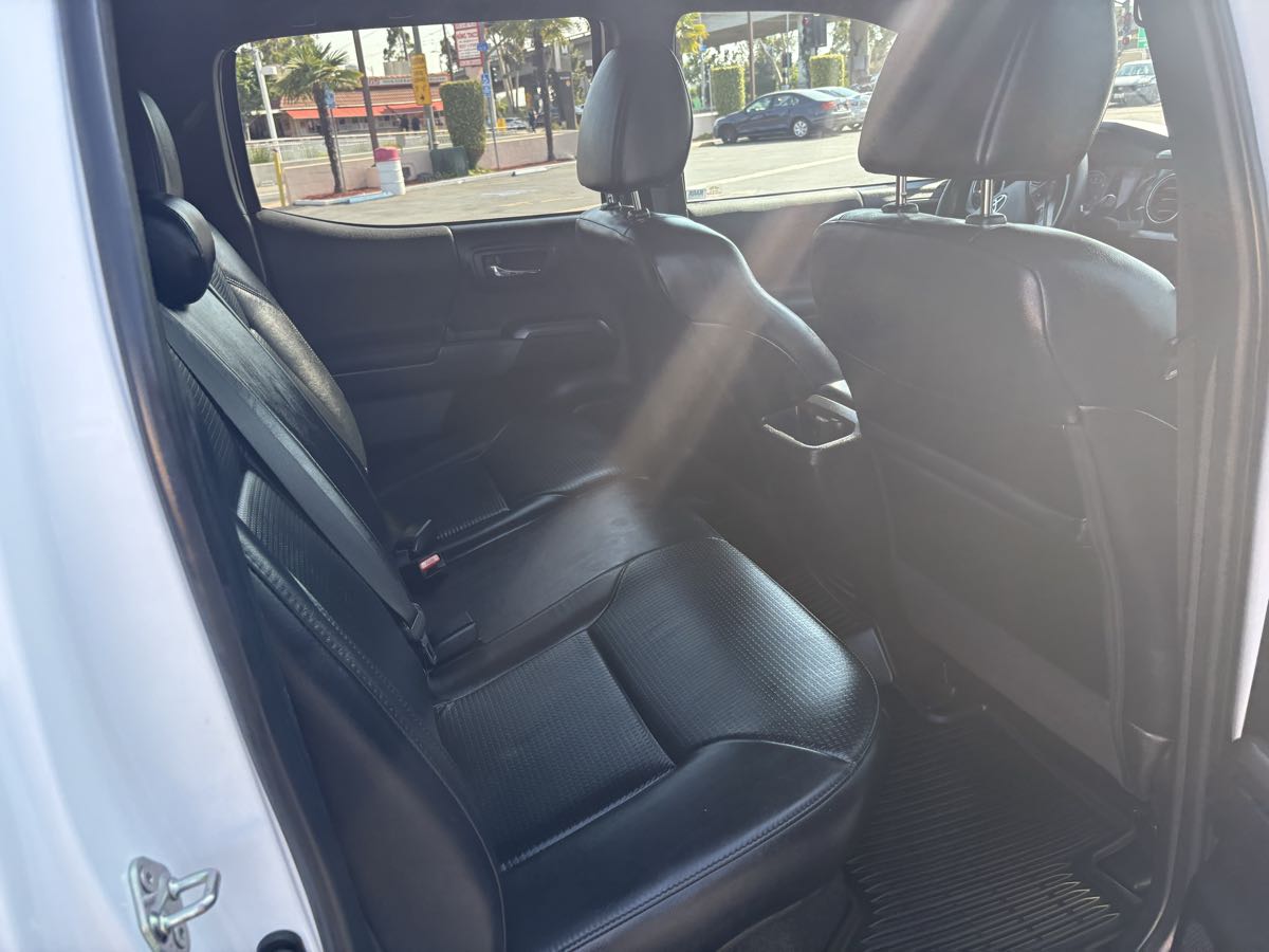 2019 Toyota Tacoma TRD Sport photo 16