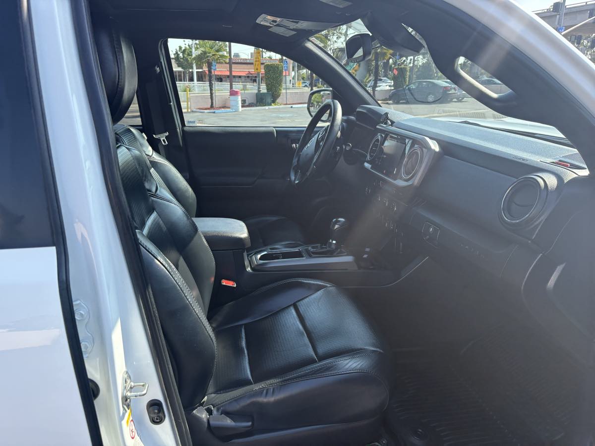 2019 Toyota Tacoma TRD Sport photo 19