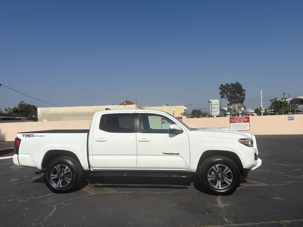2019 Toyota Tacoma TRD Sport photo 33