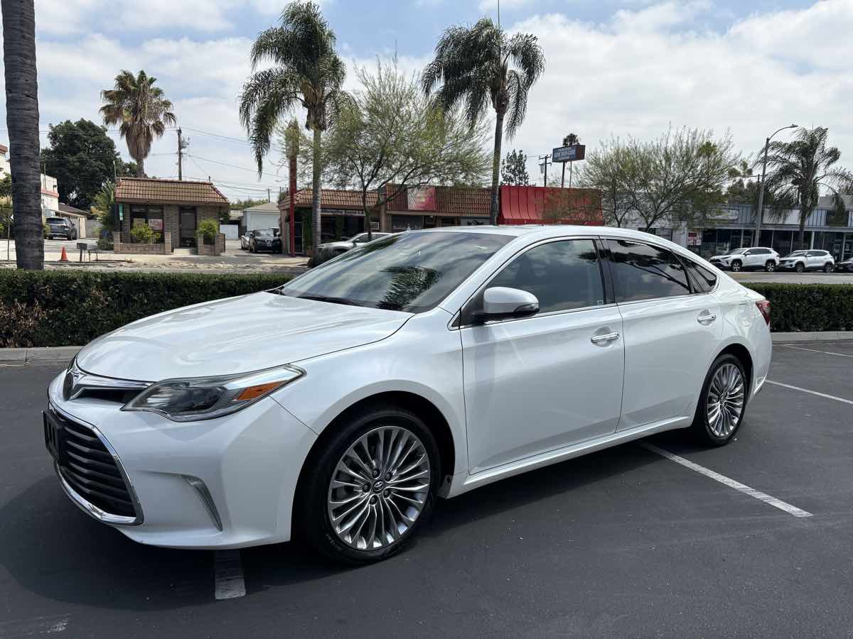 2016 Toyota Avalon Limited photo 2