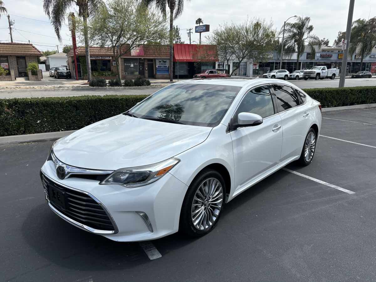 2016 Toyota Avalon Limited photo 4