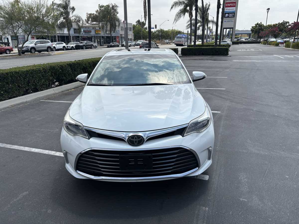 2016 Toyota Avalon Limited photo 9