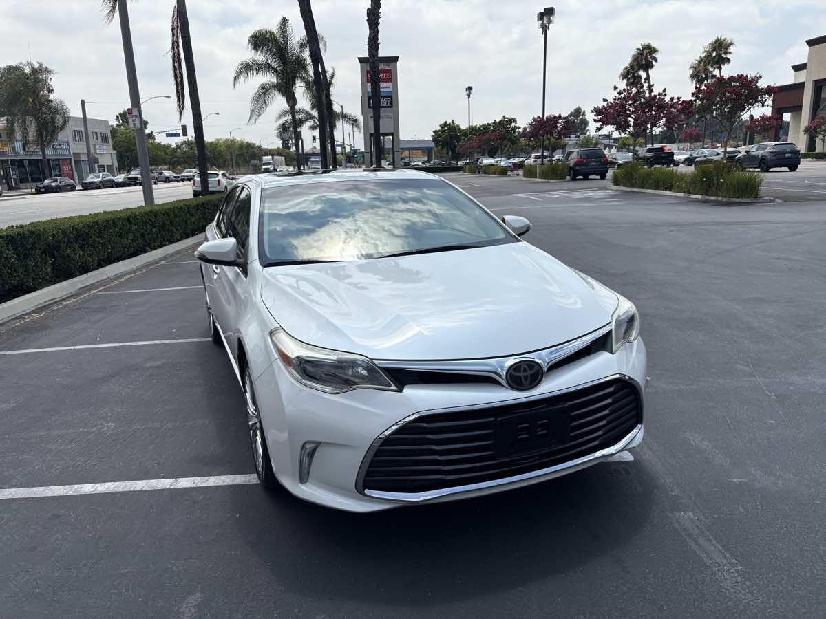 2016 Toyota Avalon Limited photo 10