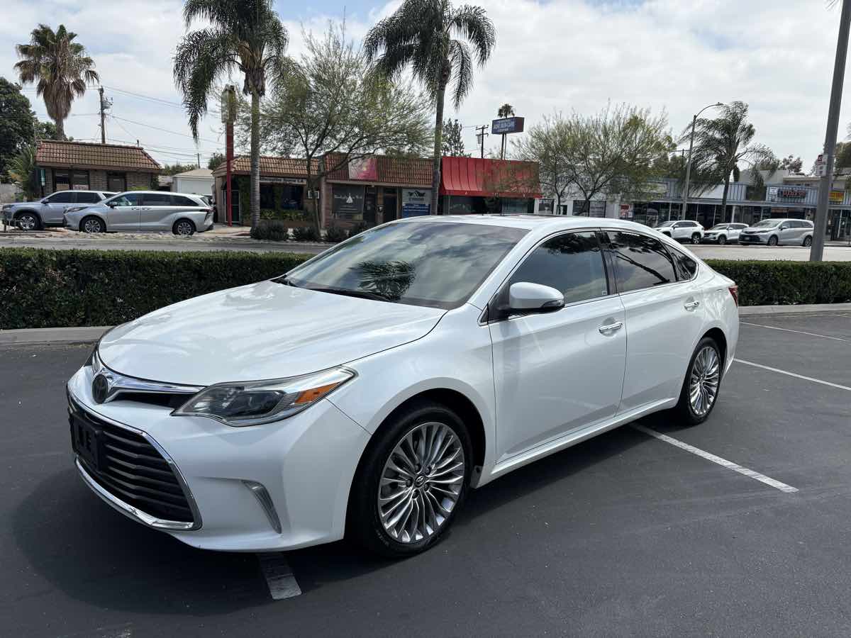 2016 Toyota Avalon Limited photo 11