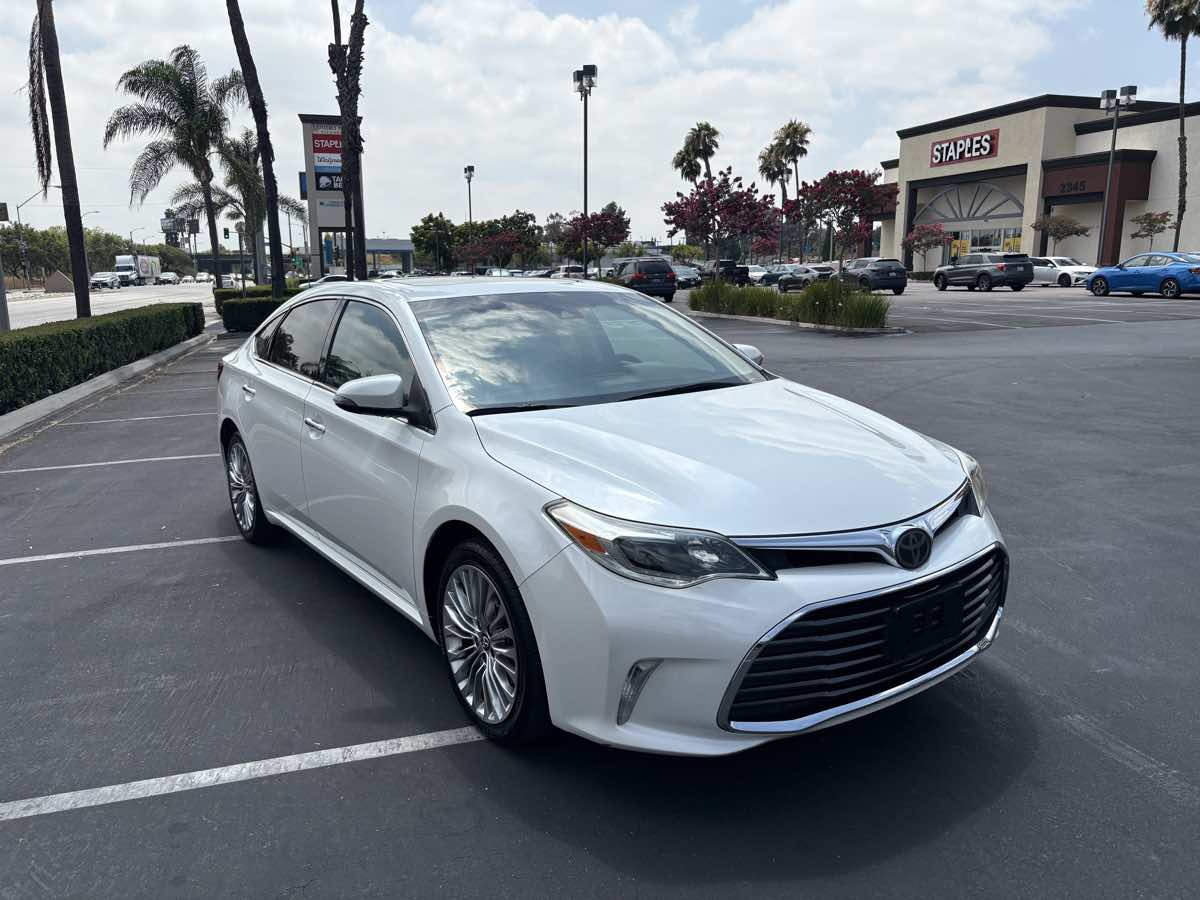 2016 Toyota Avalon Limited photo 12