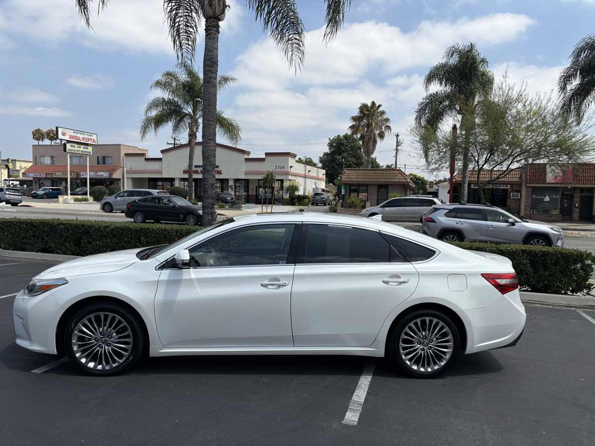 2016 Toyota Avalon Limited photo 13