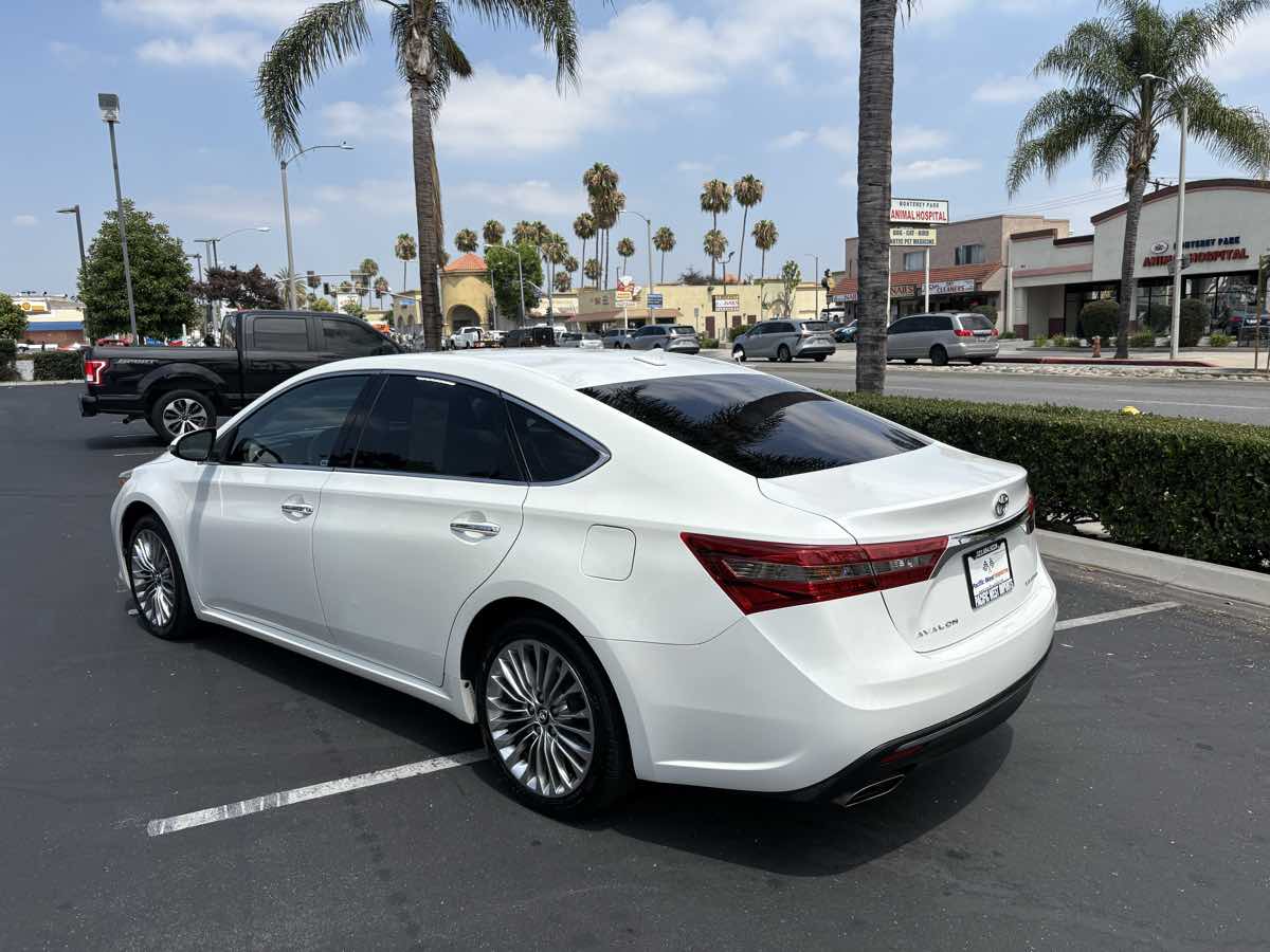 2016 Toyota Avalon Limited photo 14