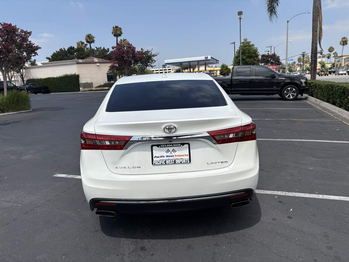 2016 Toyota Avalon Limited photo 15