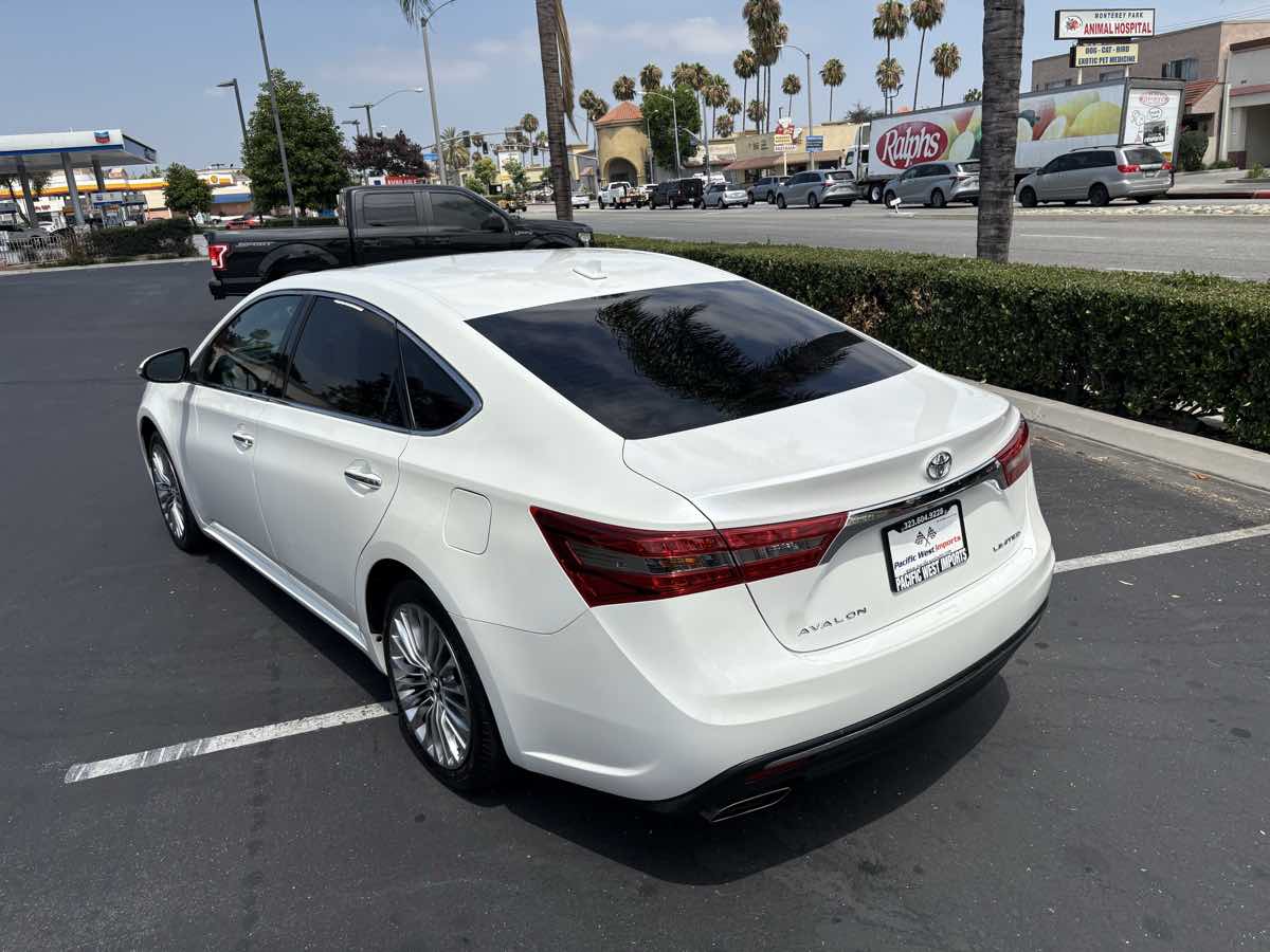 2016 Toyota Avalon Limited photo 17