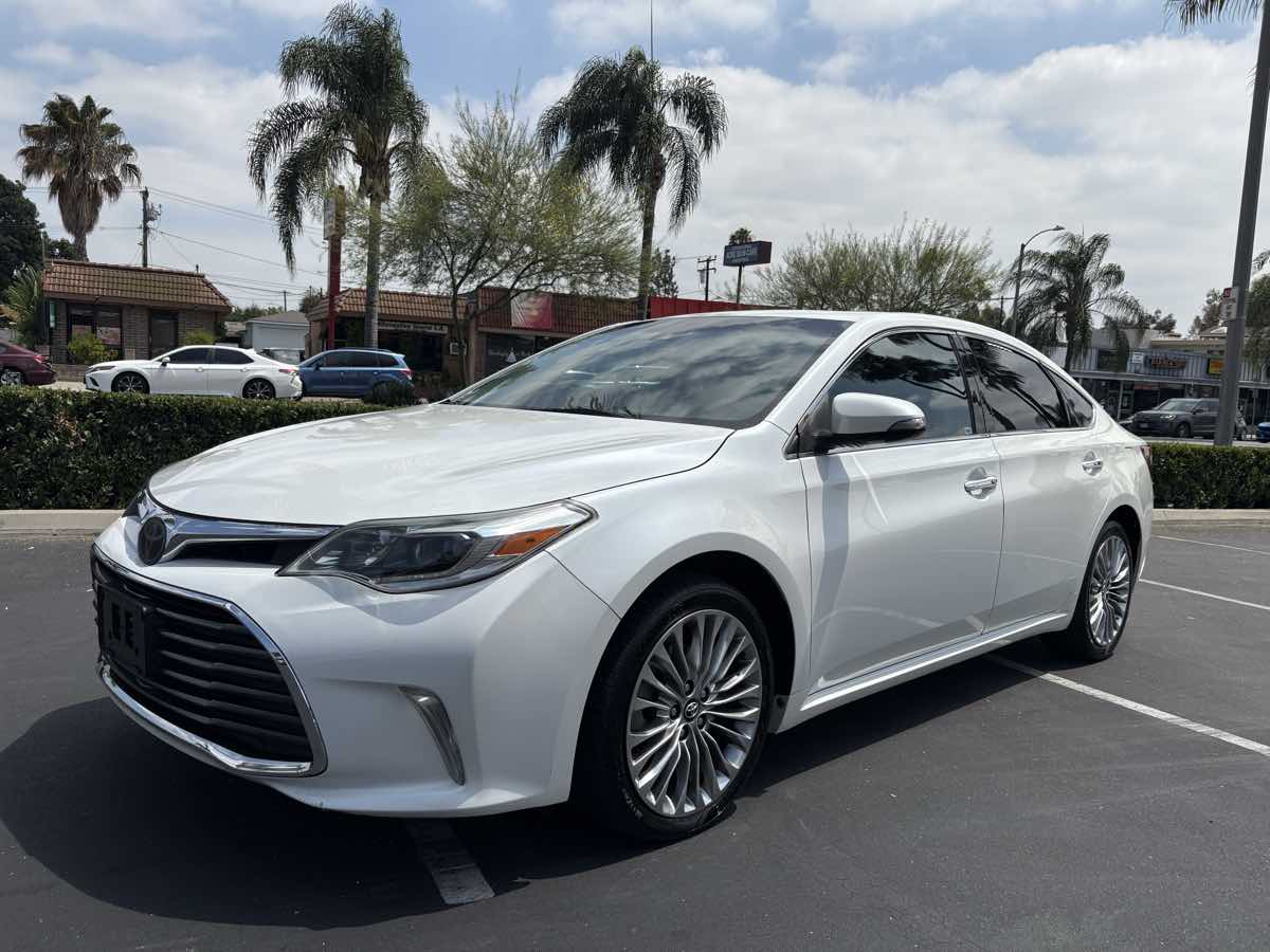 2016 Toyota Avalon Limited photo 18