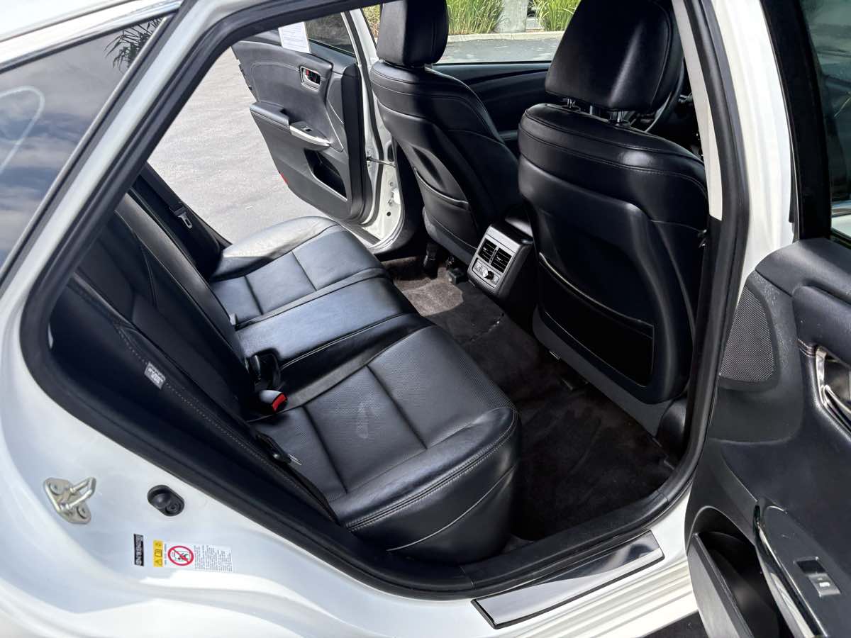 2016 Toyota Avalon Limited photo 22