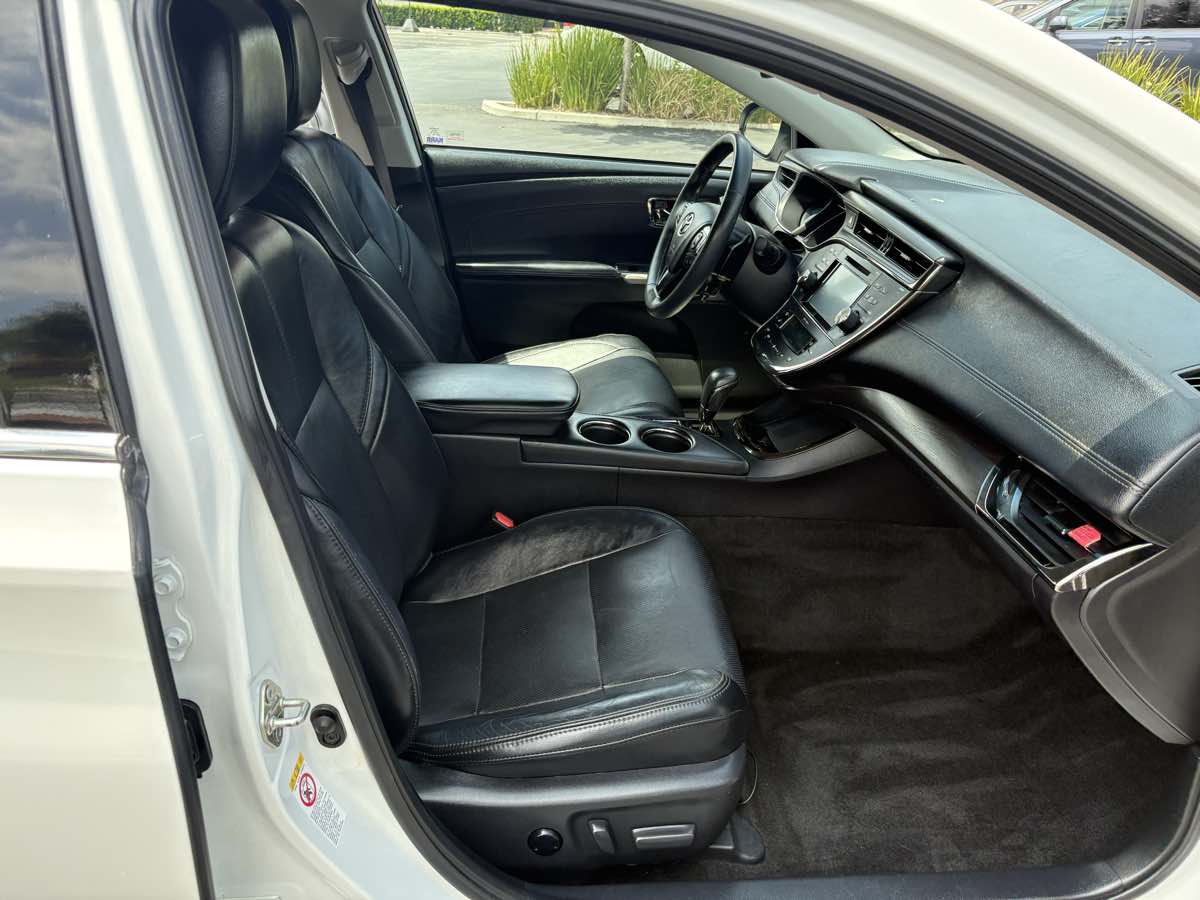 2016 Toyota Avalon Limited photo 23