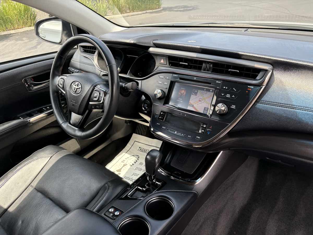 2016 Toyota Avalon Limited photo 25