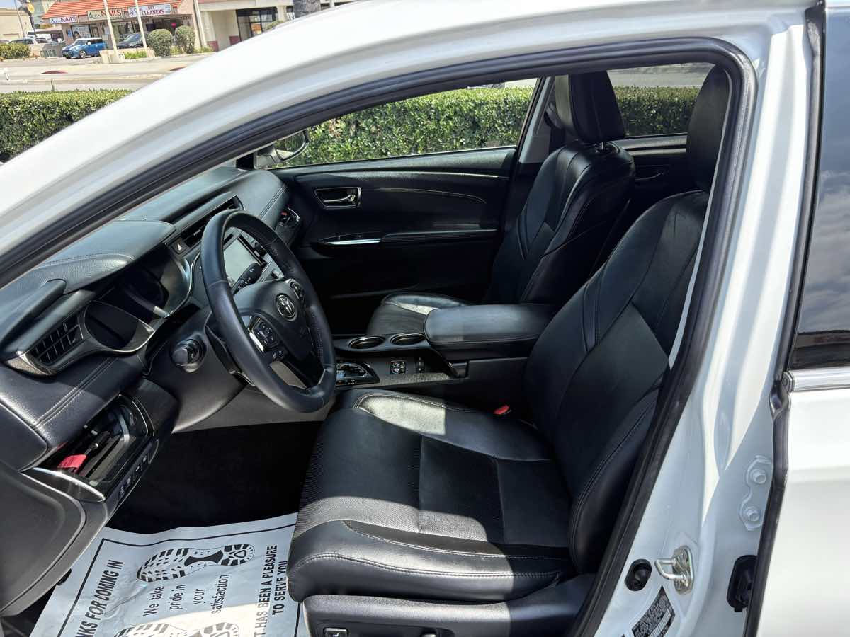 2016 Toyota Avalon Limited photo 29