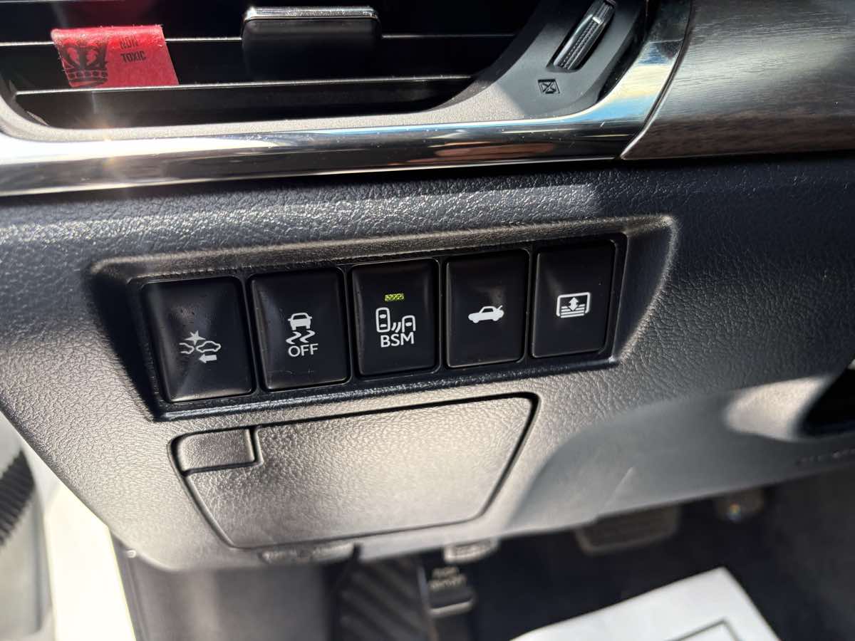2016 Toyota Avalon Limited photo 32