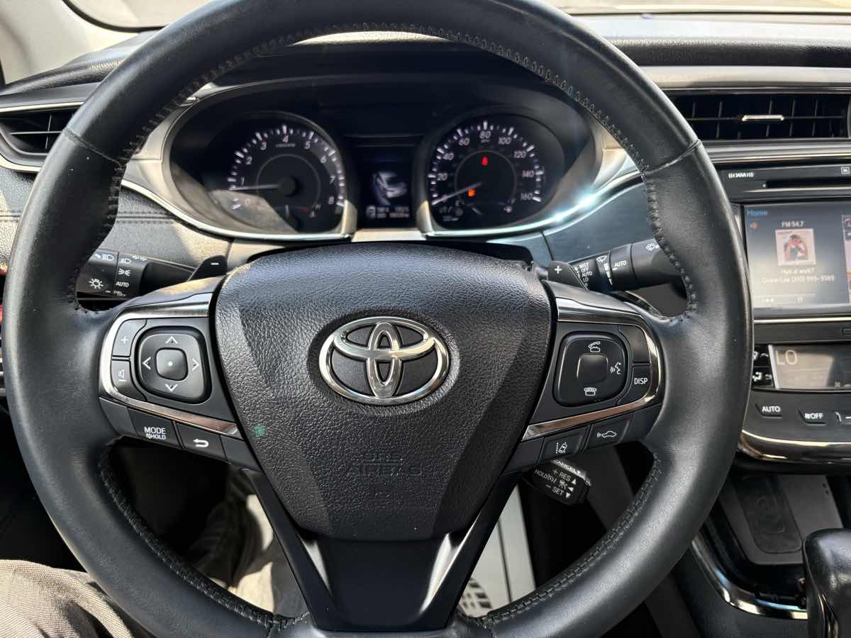 2016 Toyota Avalon Limited photo 35