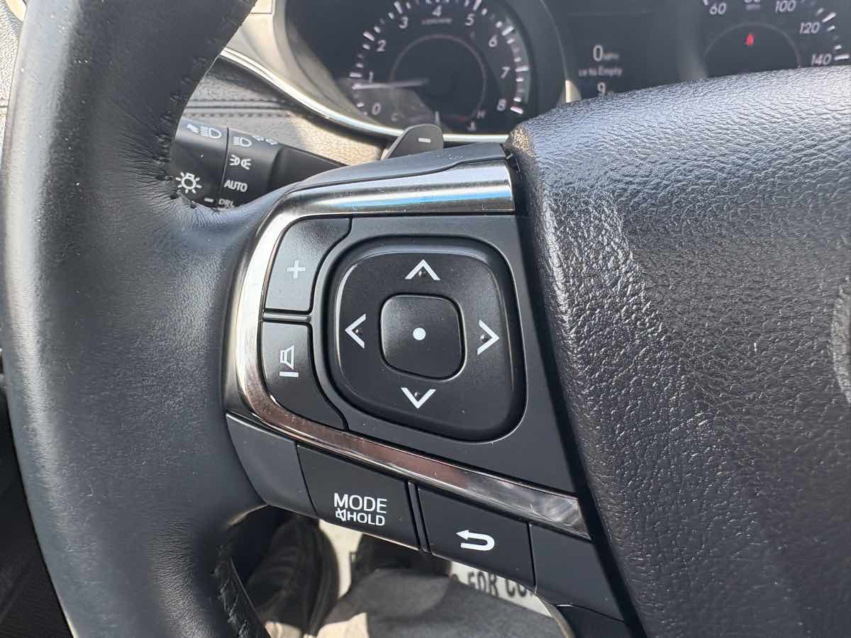 2016 Toyota Avalon Limited photo 36