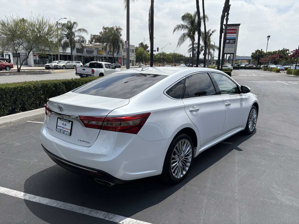 2016 Toyota Avalon Limited photo 46