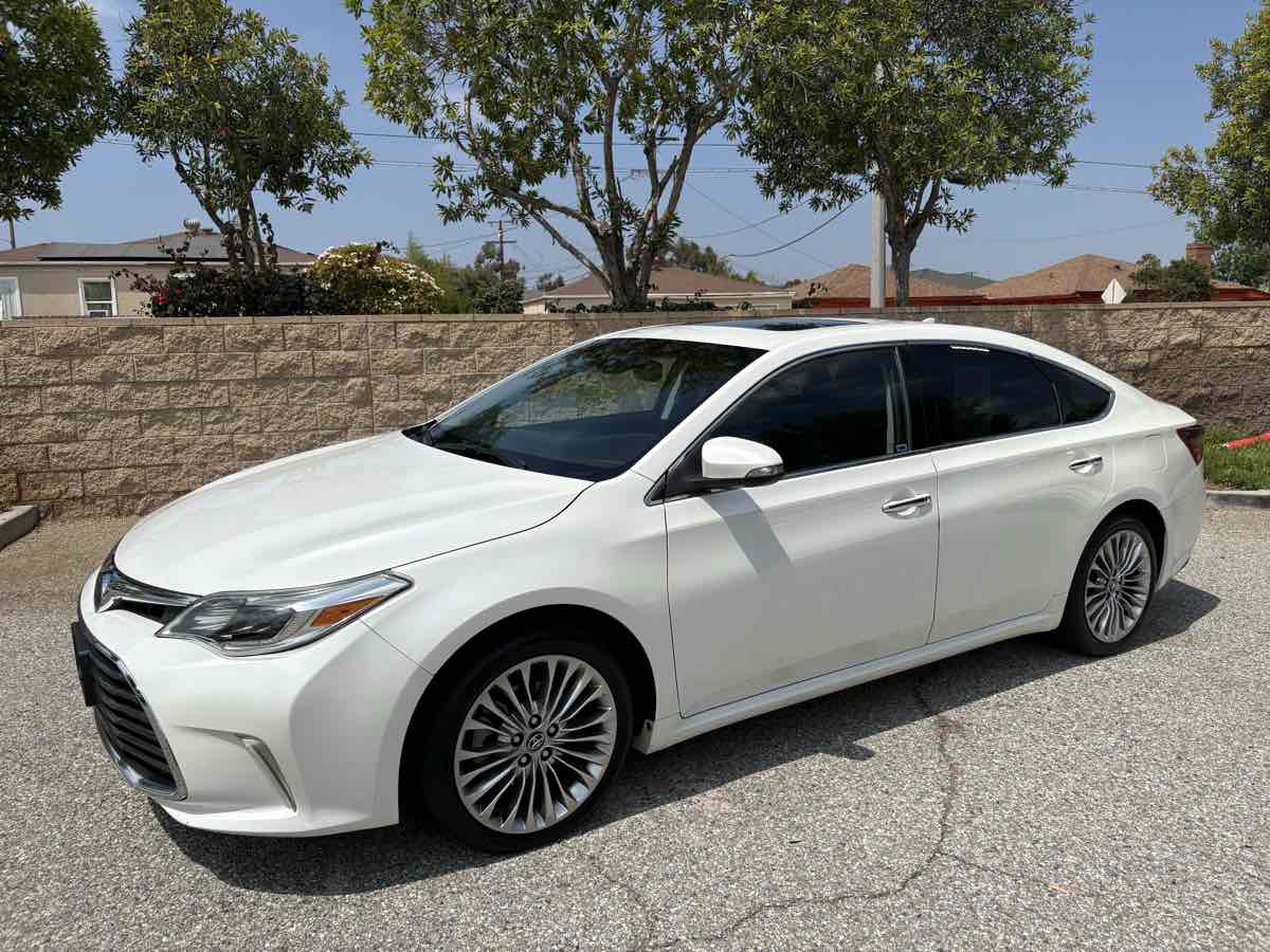 2016 Toyota Avalon Limited photo 5