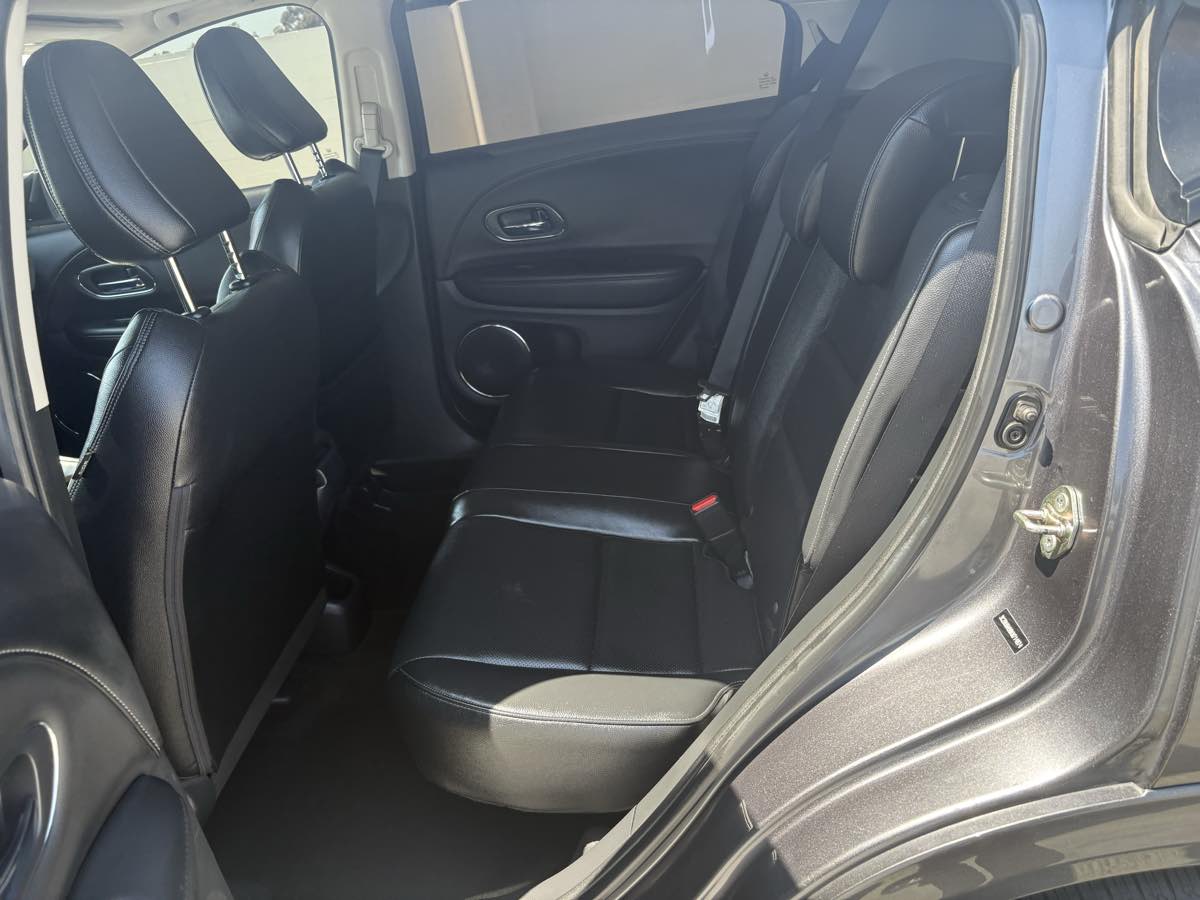 2019 Honda HR-V Touring photo 16