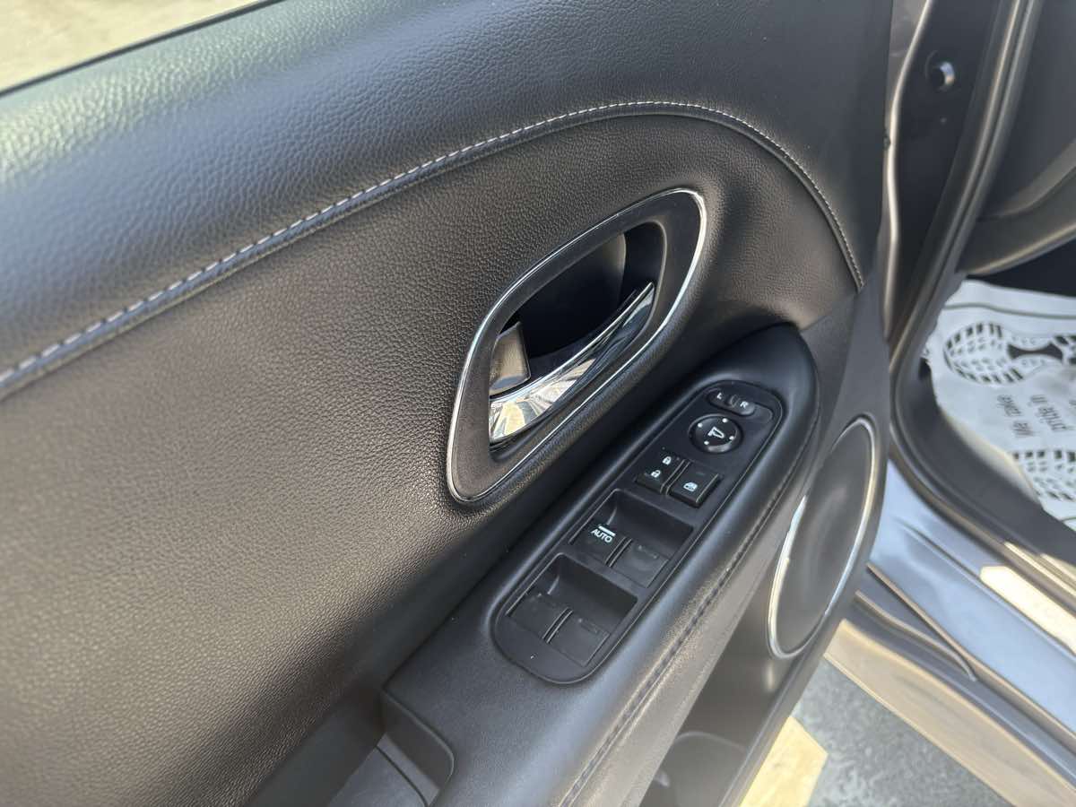 2019 Honda HR-V Touring photo 25