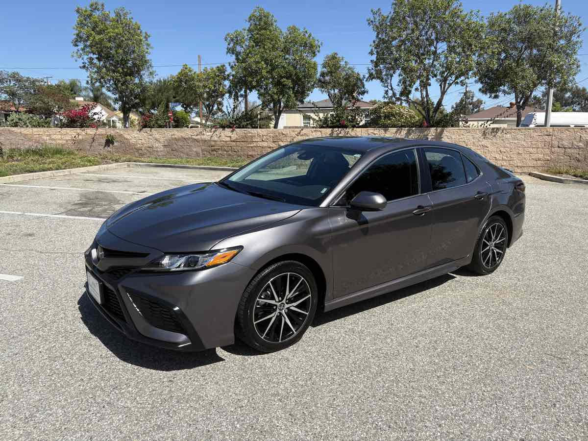 2024 Toyota Camry SE photo 2