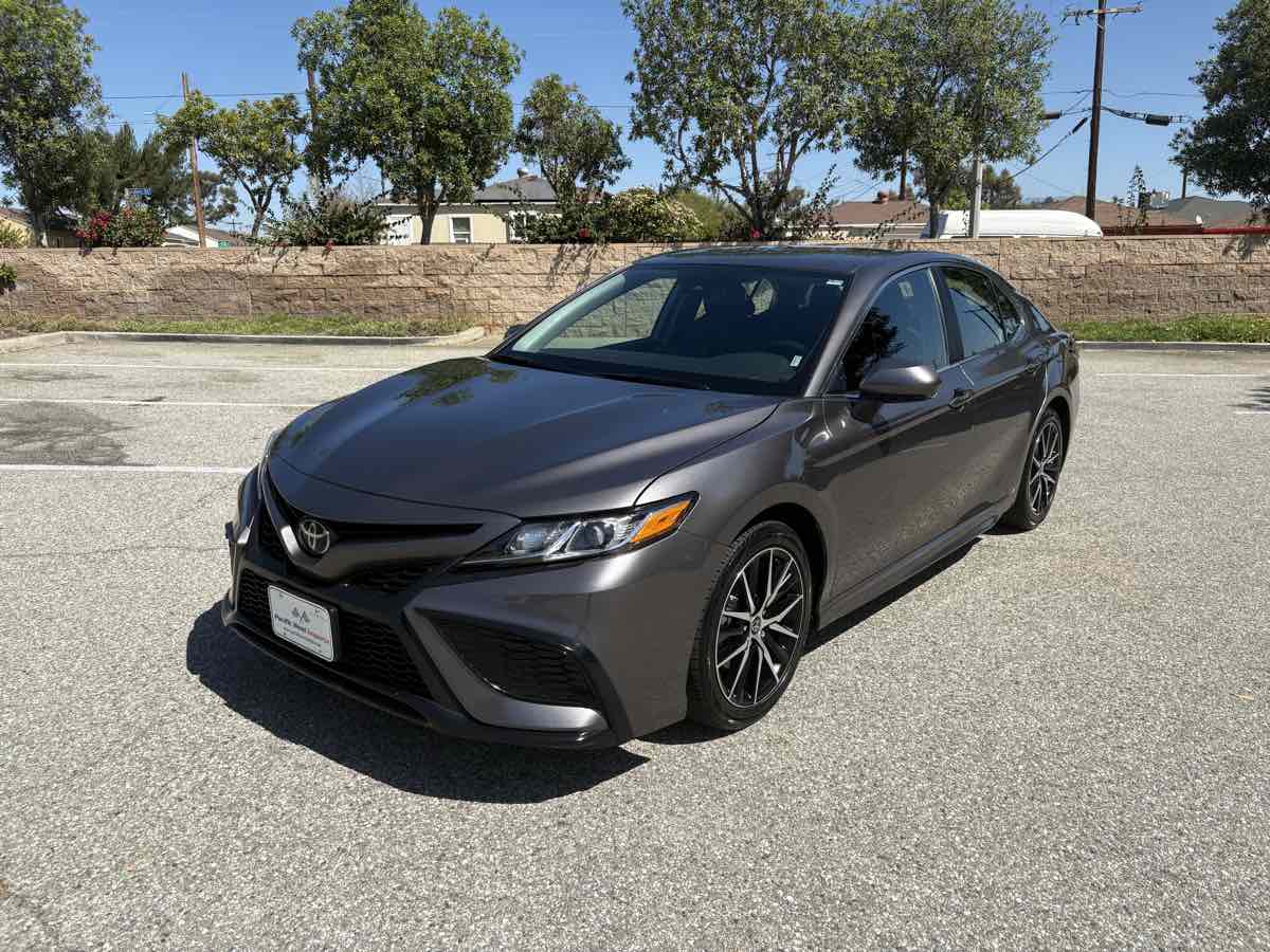 2024 Toyota Camry SE photo 3