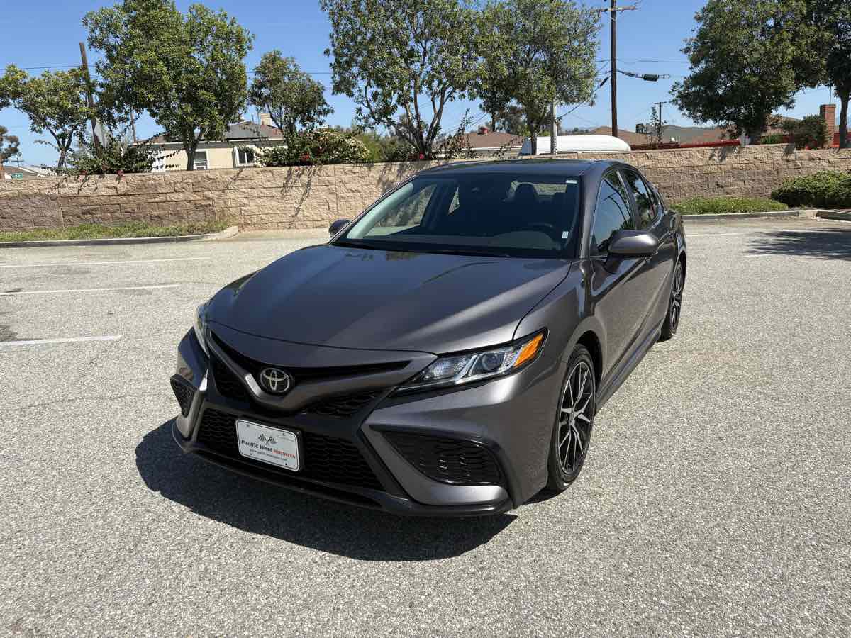 2024 Toyota Camry SE photo 4